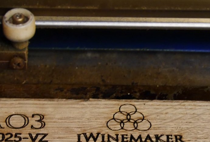 Лазерная гравировка таблички iWinemaker для именной лозы